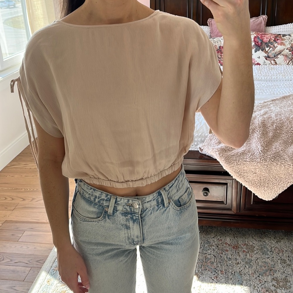 Style Rack size medium short sleeve cropped shirt